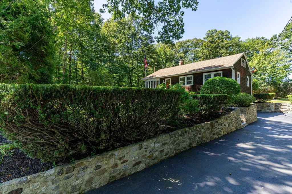 1062 Banfield Road Portsmouth NH 03801