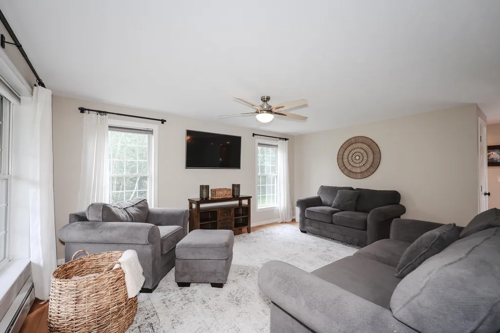88 Brenton Street Litchfield NH 03052