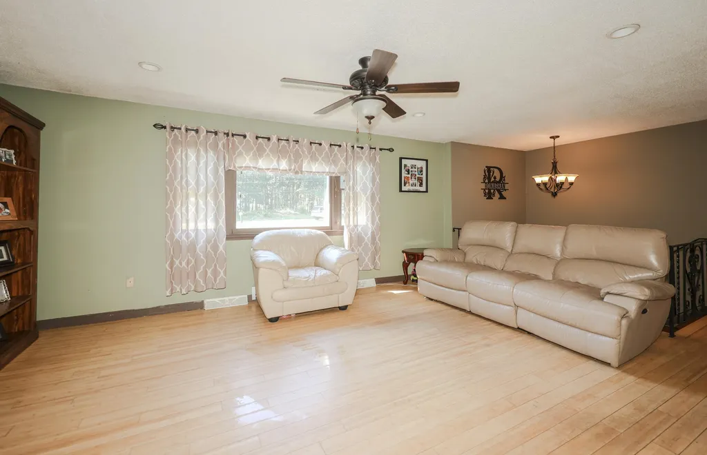 41 Heritage Circle Hudson NH 03051