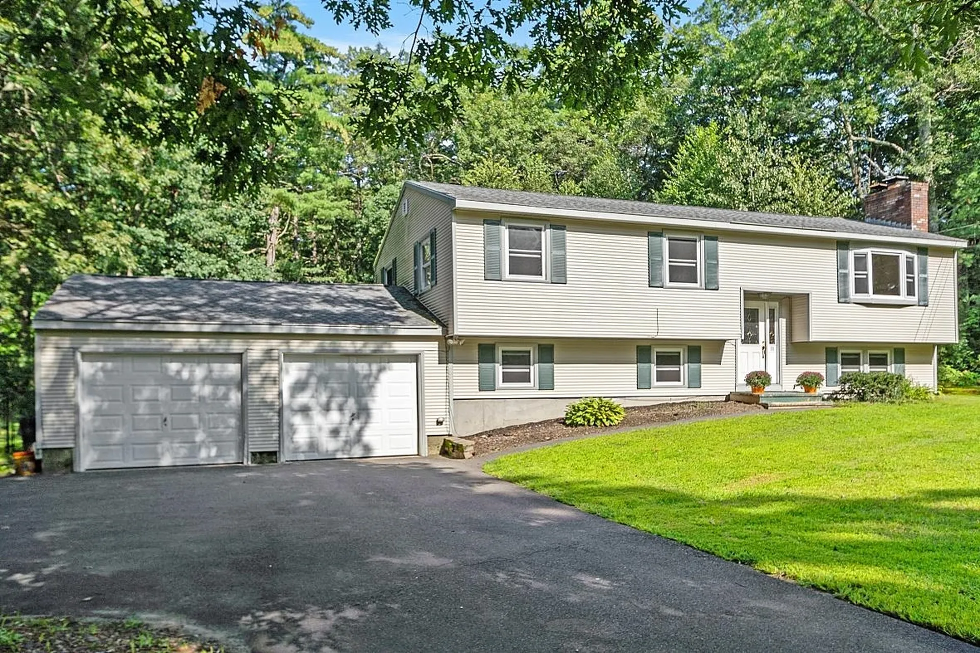 10 Oak Drive Litchfield NH 03052