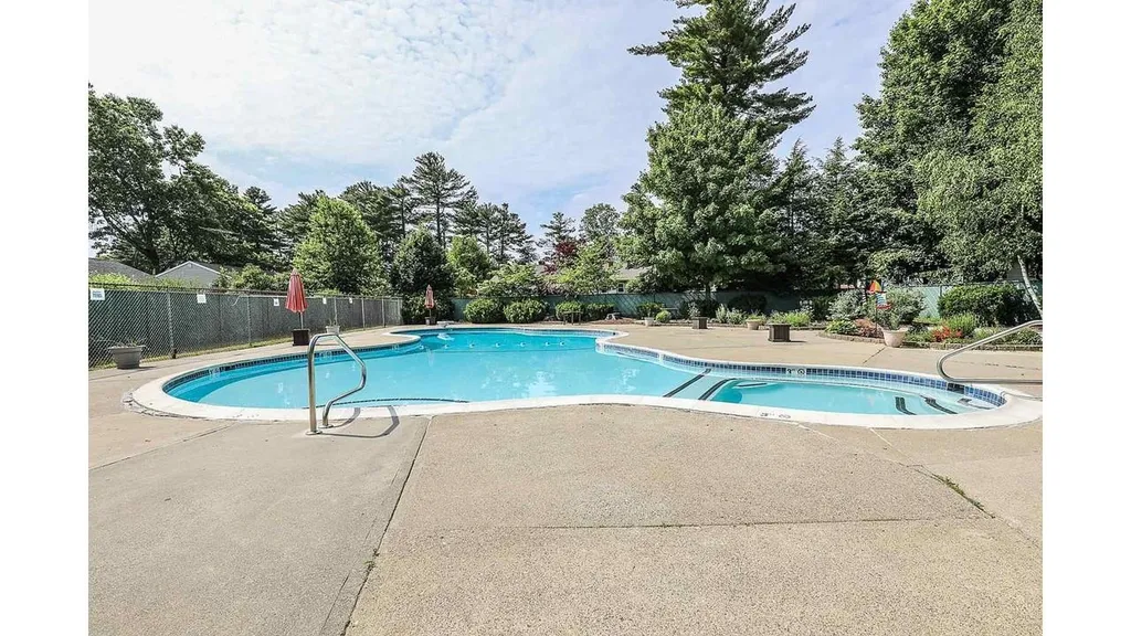 10 Wellesley Road Nashua NH 03062