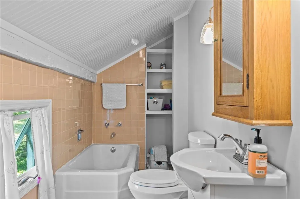 154 Skunk Hollow Jericho VT 05465
