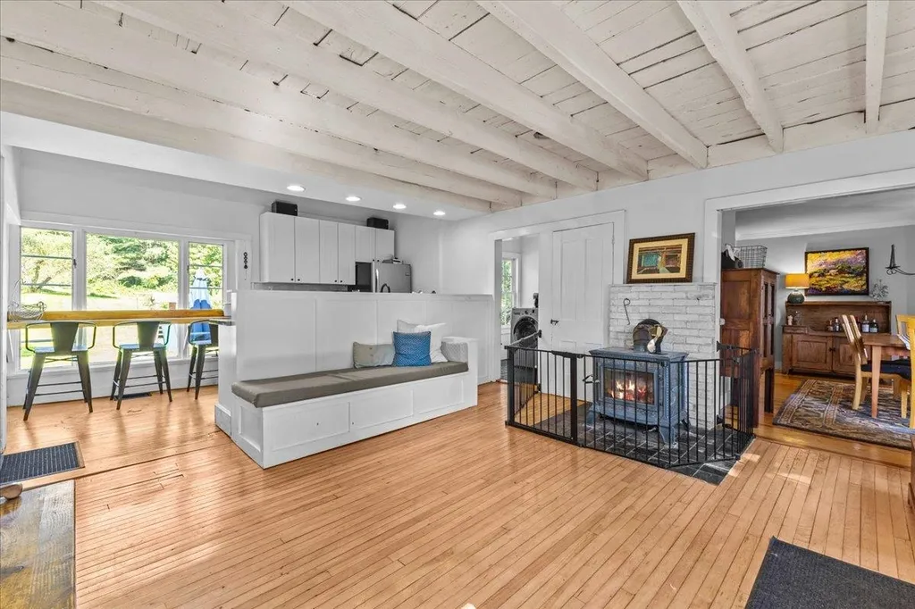 154 Skunk Hollow Jericho VT 05465