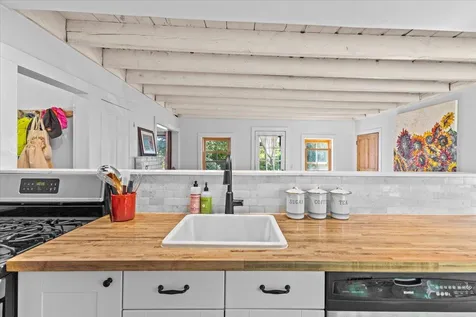 154 Skunk Hollow Jericho VT 05465