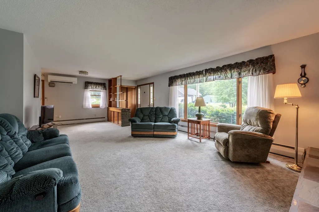 4 Sandy Lane Newport NH 03773
