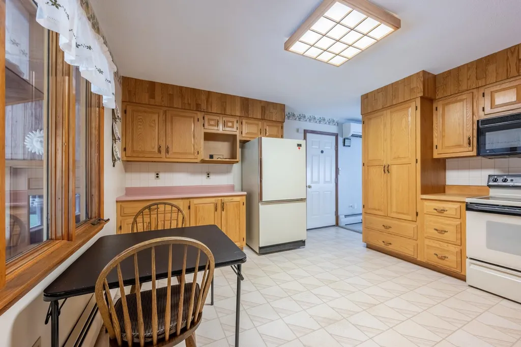 4 Sandy Lane Newport NH 03773