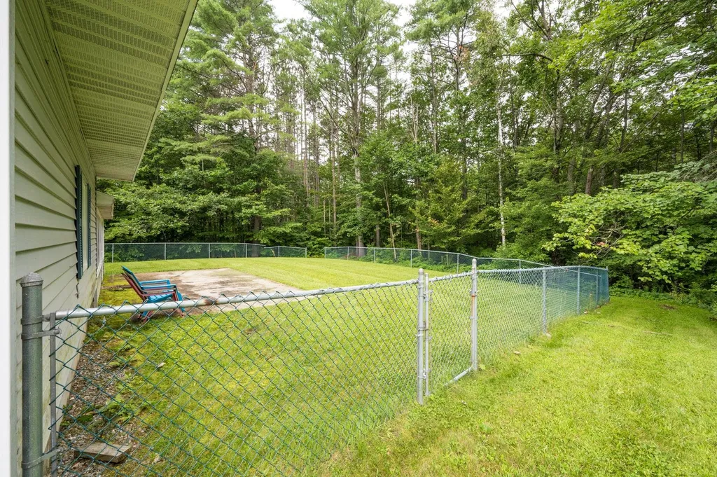 4 Sandy Lane Newport NH 03773