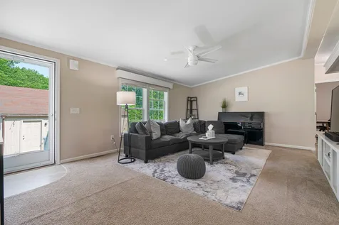 19 Stark Road Derry NH 03038