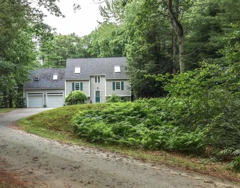 17 Lynn Drive Bedford NH 03110