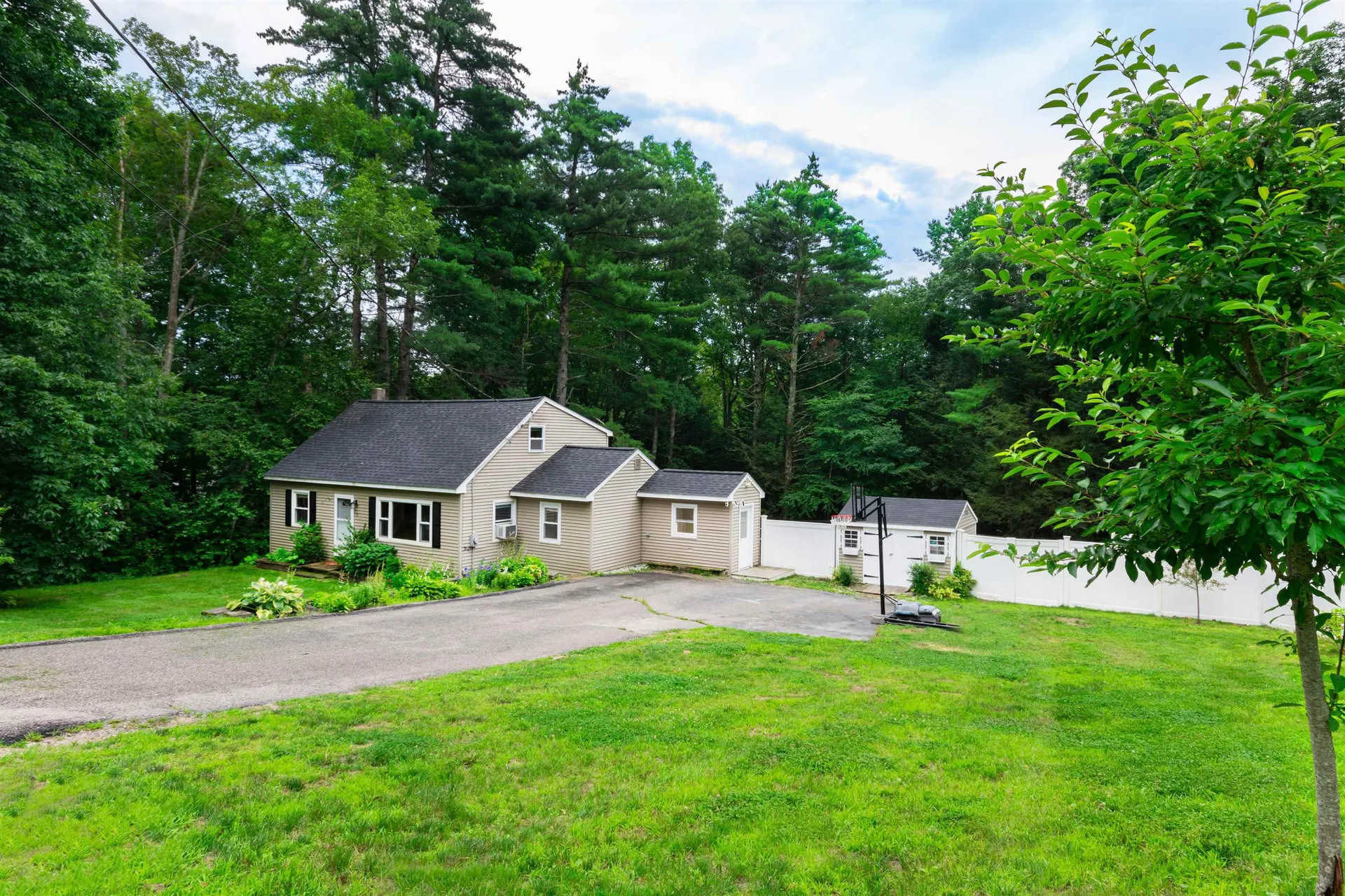 5 John Street Raymond NH 03077