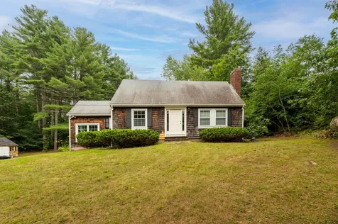 9 Livingston Road Pelham NH 03076