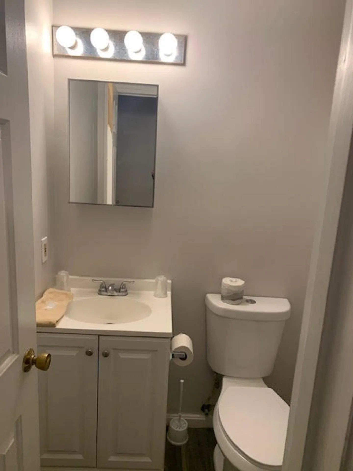 32 Ashworth Avenue Hampton NH 03842