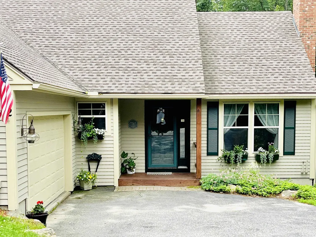 82 Fenwood Drive New London NH 03257