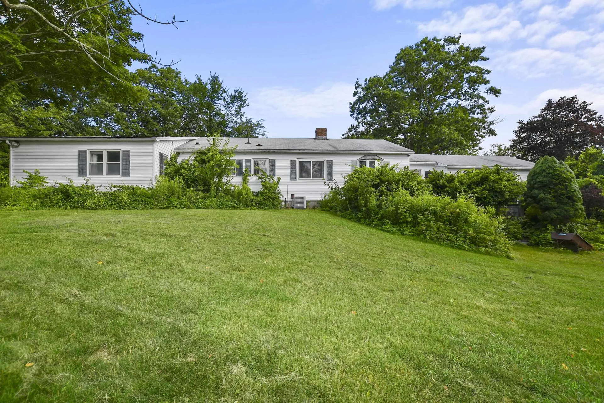 50 Stonehenge Road Londonderry NH 03053
