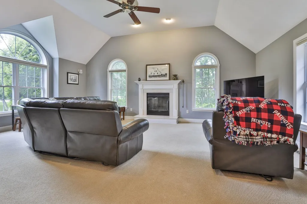 173 Windsor Drive Auburn NH 03032