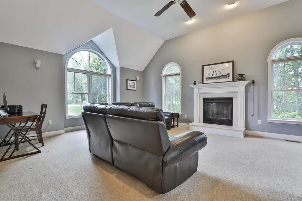 173 Windsor Drive Auburn NH 03032