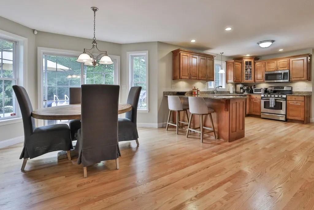173 Windsor Drive Auburn NH 03032