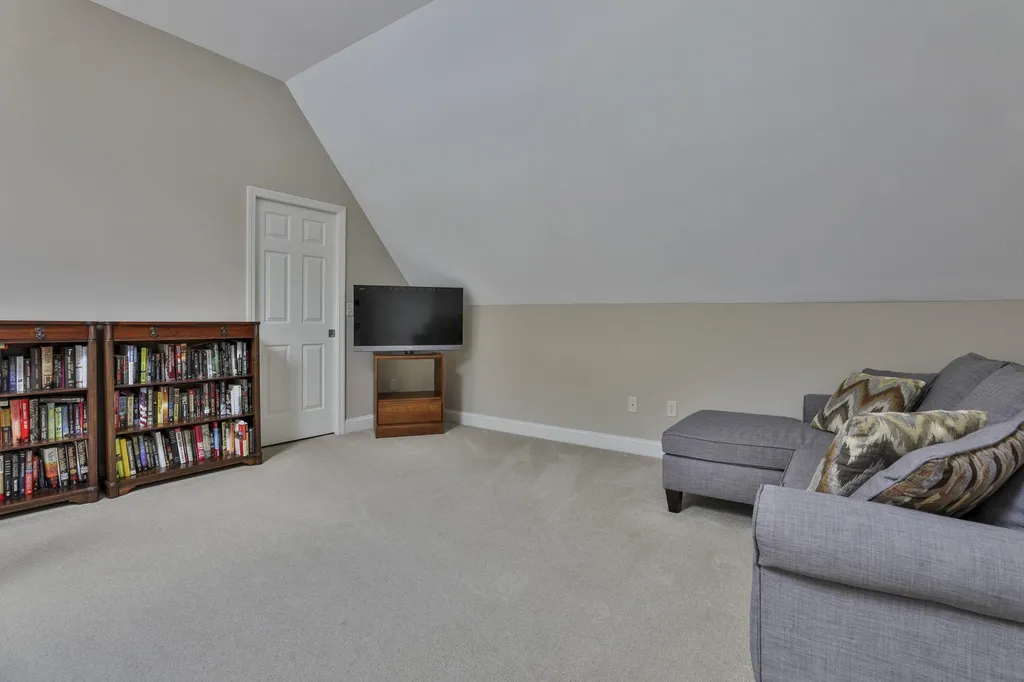 173 Windsor Drive Auburn NH 03032