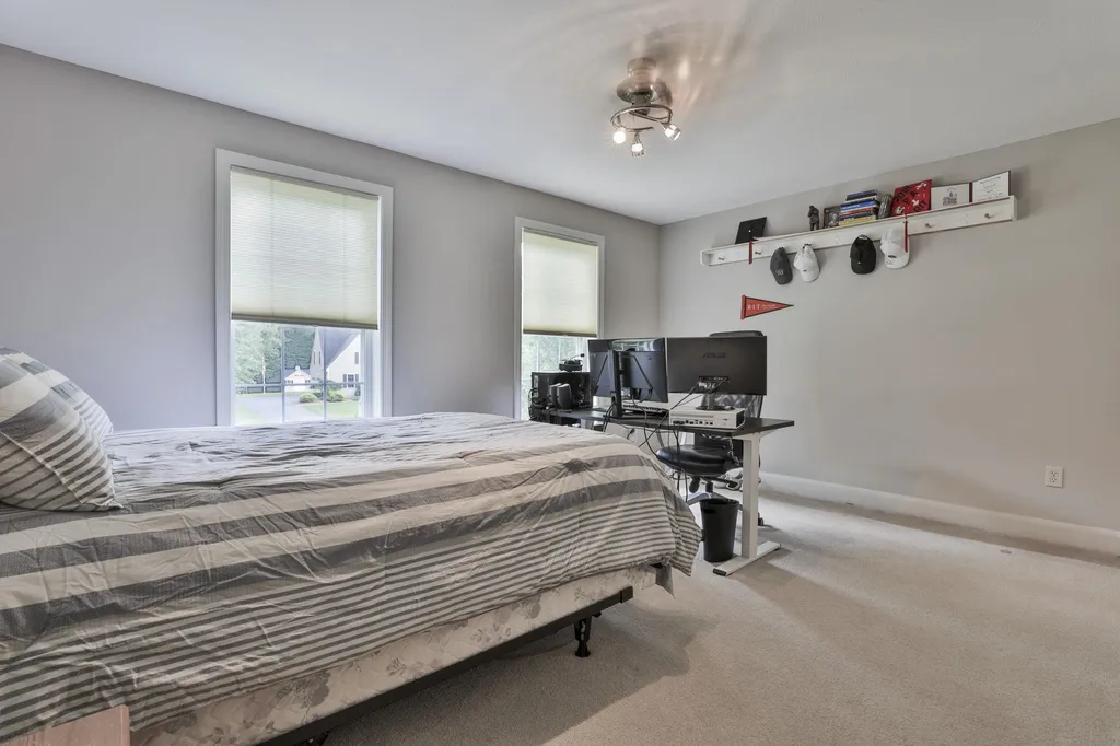 173 Windsor Drive Auburn NH 03032