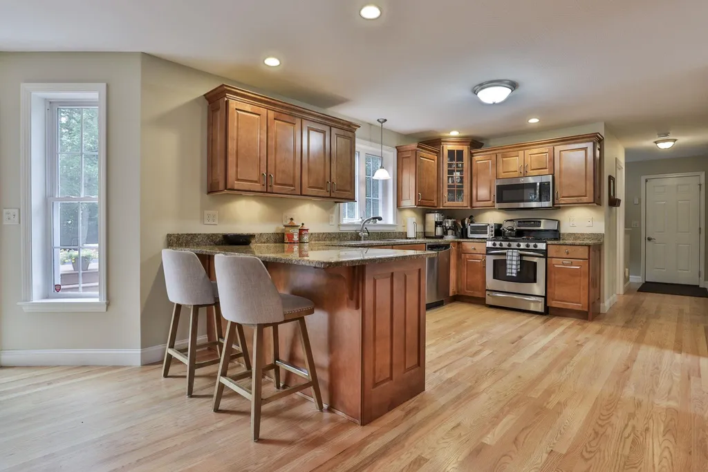 173 Windsor Drive Auburn NH 03032
