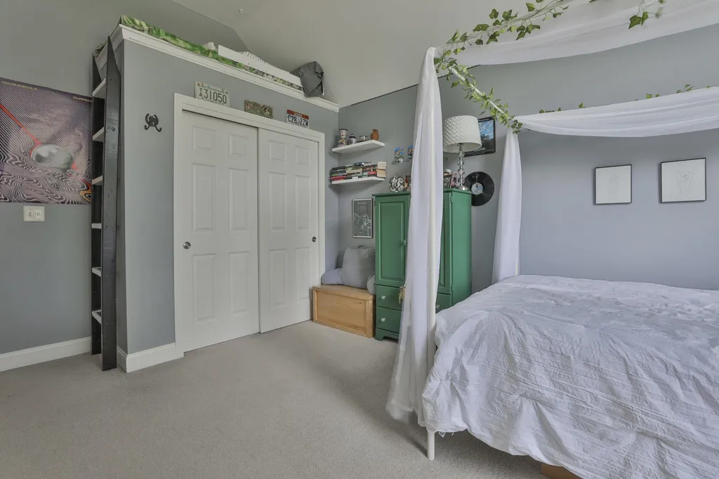 173 Windsor Drive Auburn NH 03032