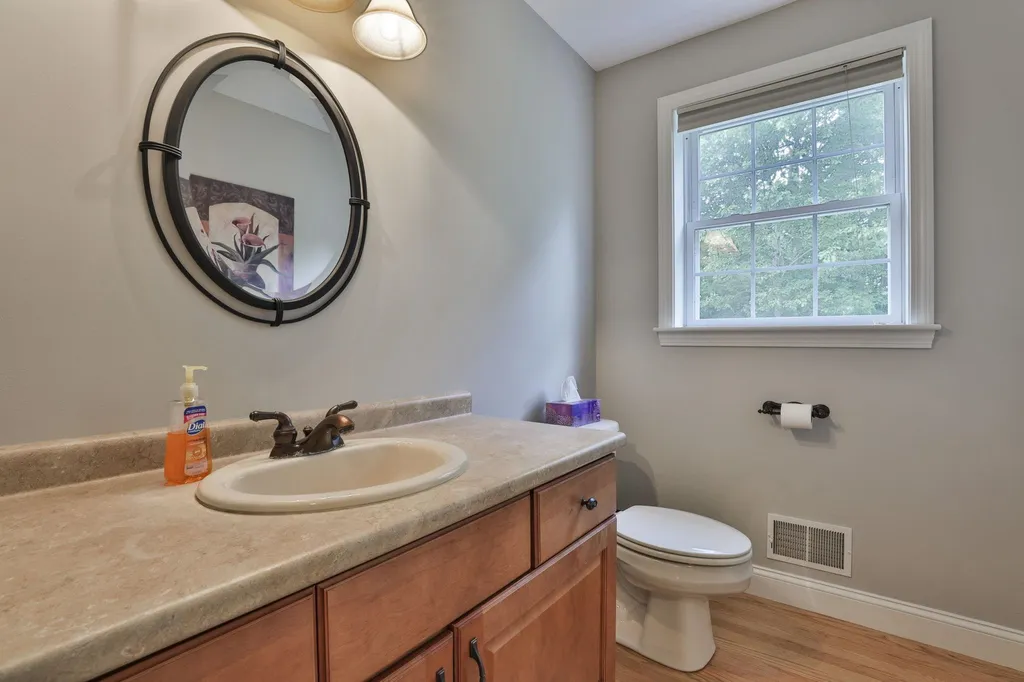 173 Windsor Drive Auburn NH 03032