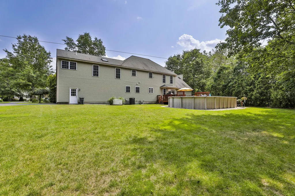 173 Windsor Drive Auburn NH 03032