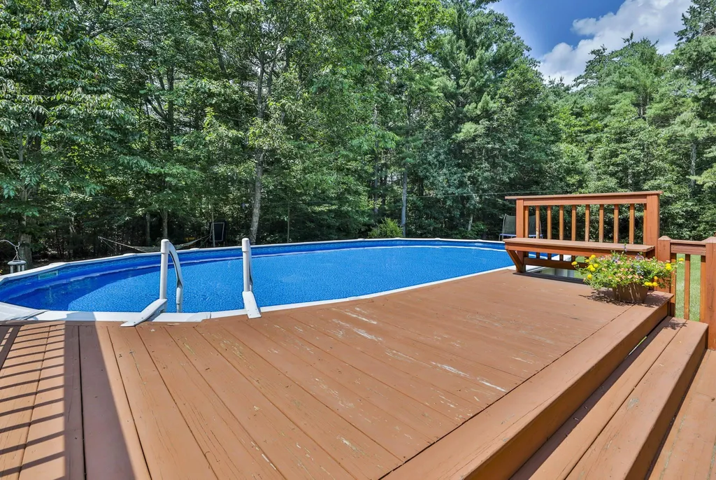 173 Windsor Drive Auburn NH 03032