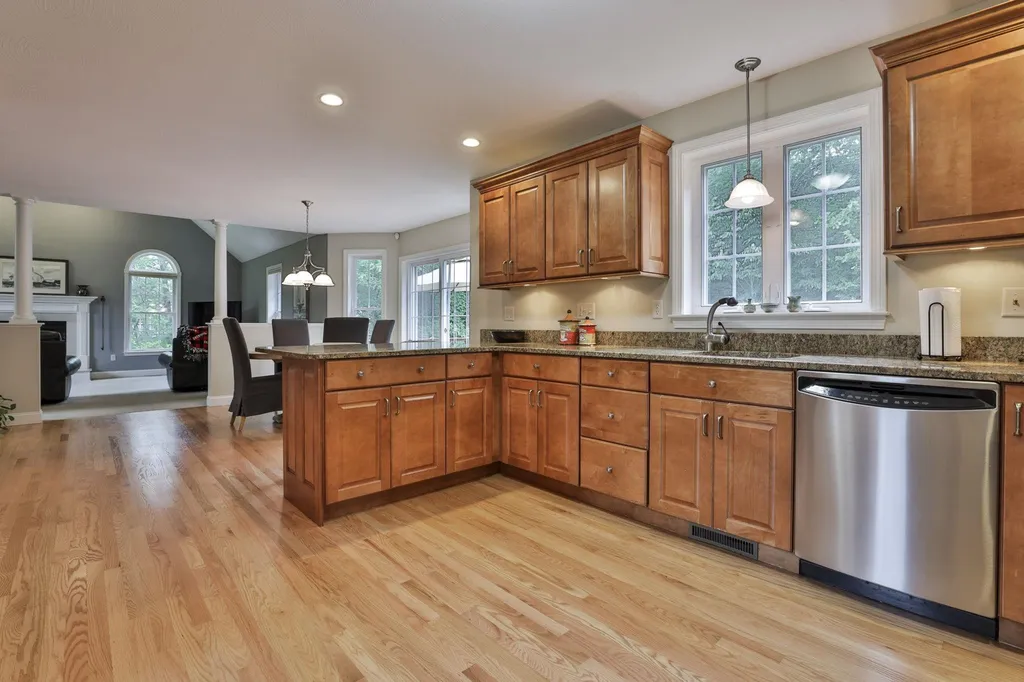 173 Windsor Drive Auburn NH 03032