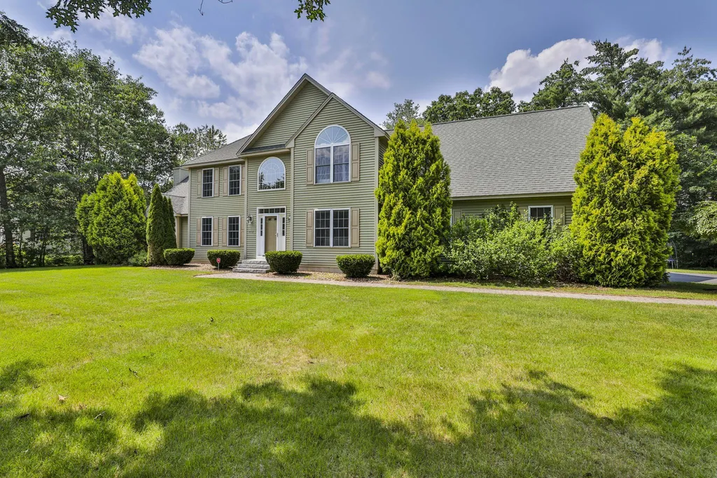 173 Windsor Drive Auburn NH 03032