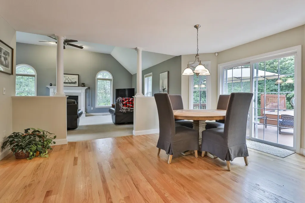 173 Windsor Drive Auburn NH 03032