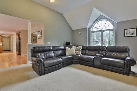 173 Windsor Drive Auburn NH 03032