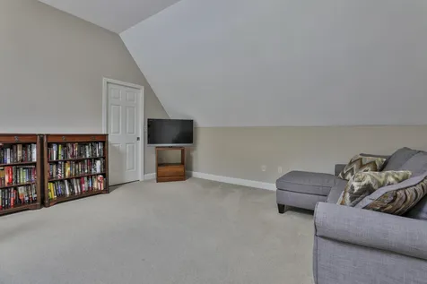 173 Windsor Drive Auburn NH 03032