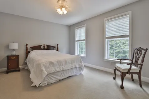 173 Windsor Drive Auburn NH 03032