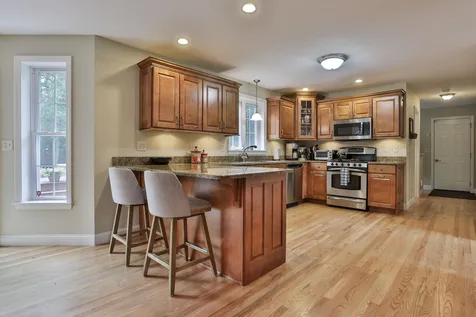 173 Windsor Drive Auburn NH 03032