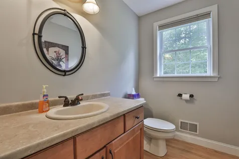 173 Windsor Drive Auburn NH 03032