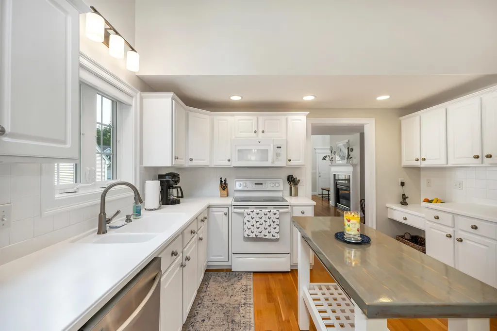 124 Hampton Meadows Hampton NH 03842