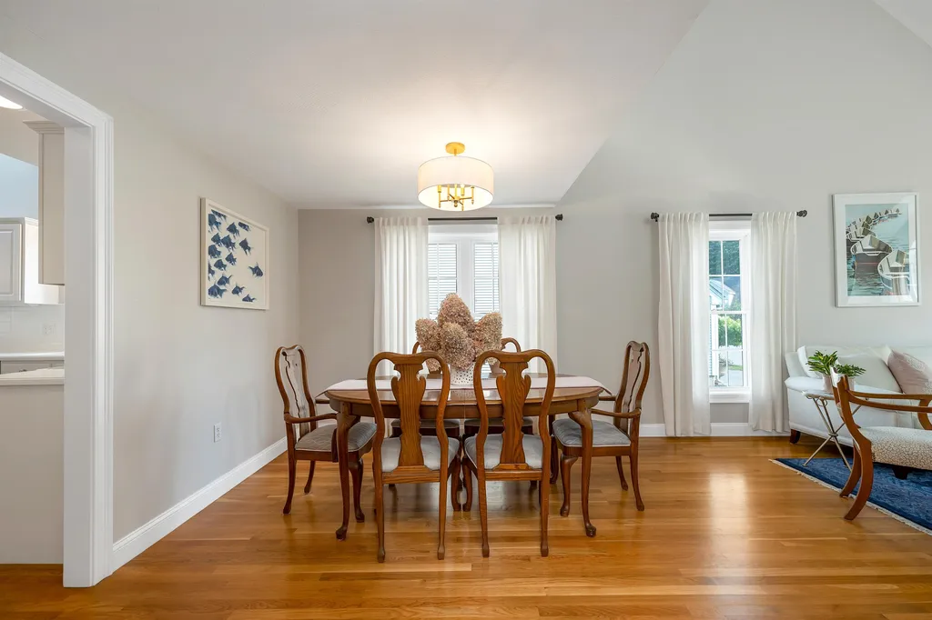 124 Hampton Meadows Hampton NH 03842