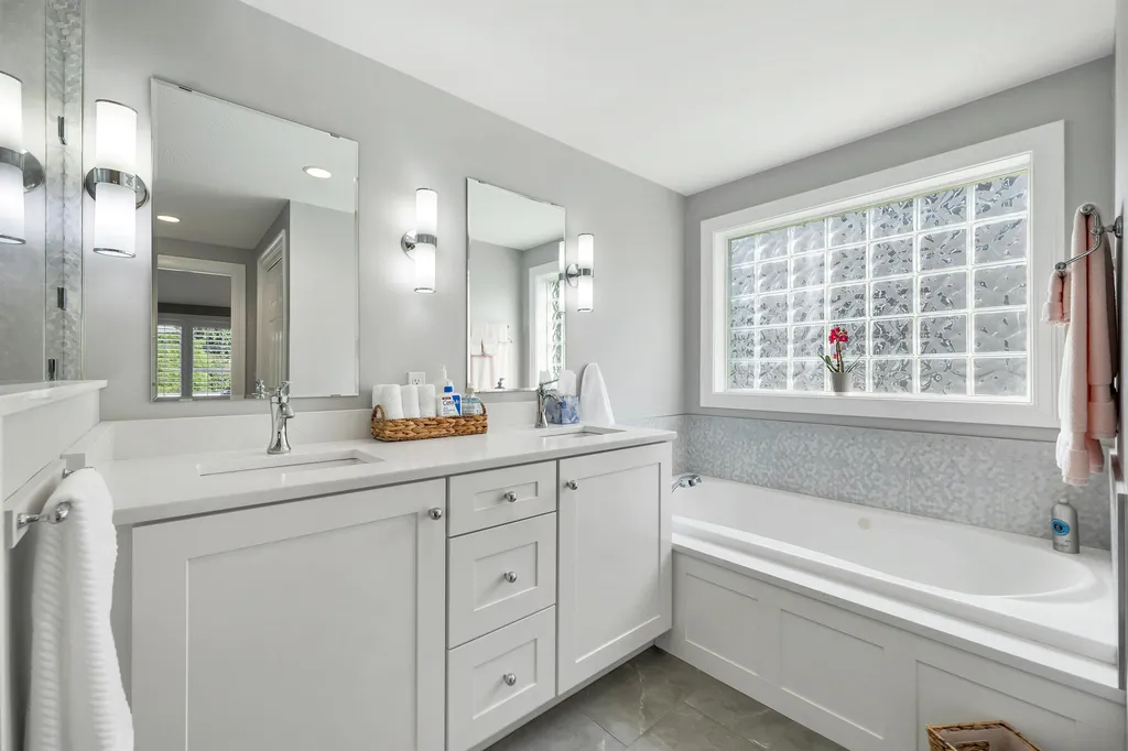 124 Hampton Meadows Hampton NH 03842
