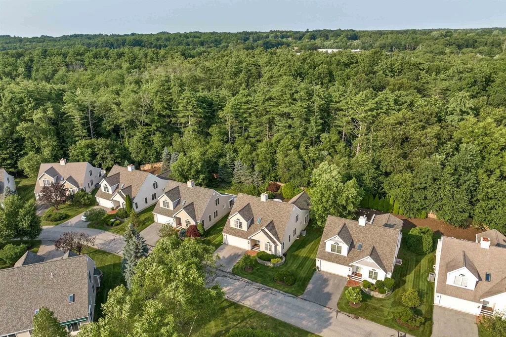 124 Hampton Meadows Hampton NH 03842