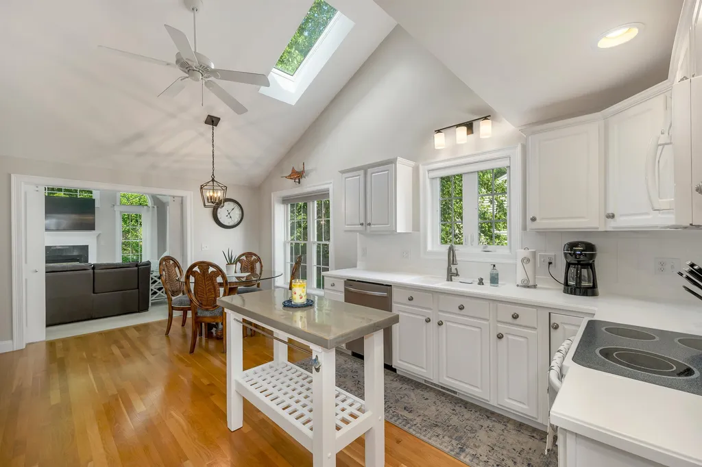 124 Hampton Meadows Hampton NH 03842