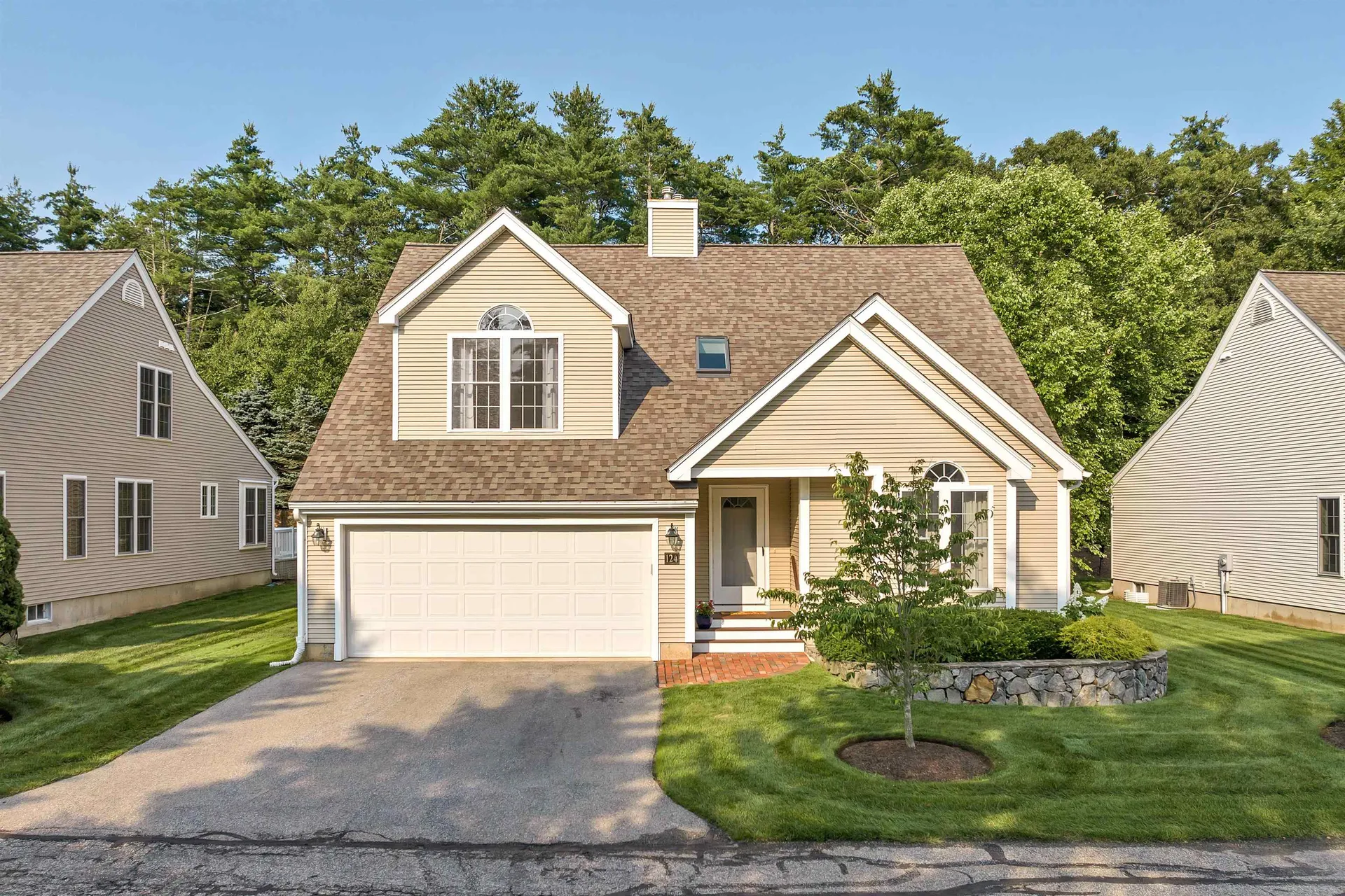 124 Hampton Meadows Hampton NH 03842