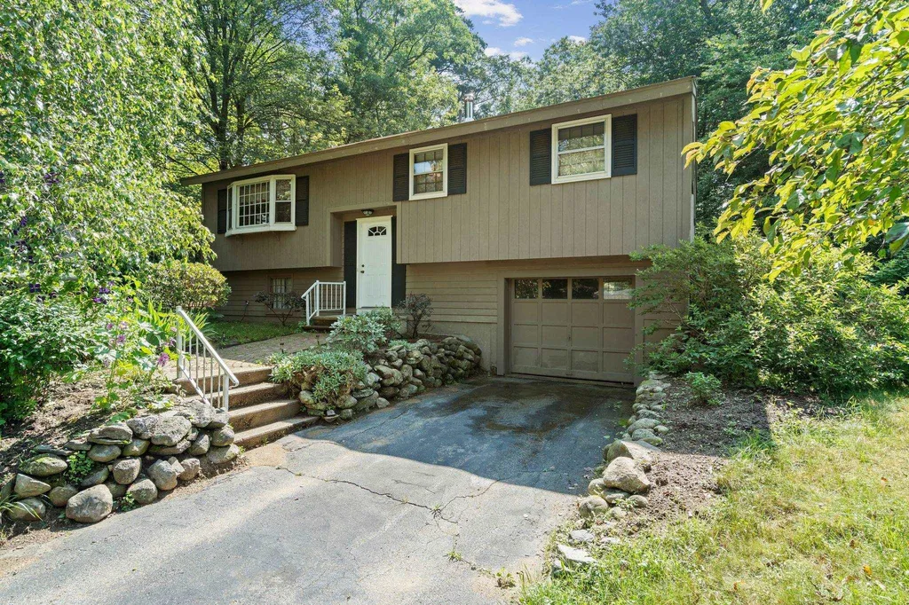 7 Bradford Drive Merrimack NH 03054