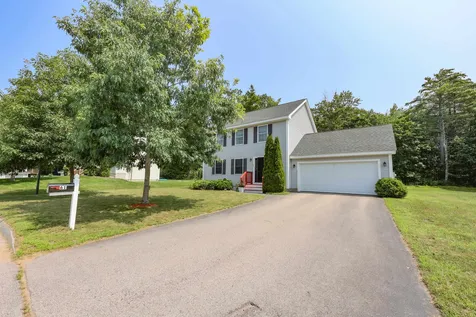 61 Hawthorne Circle Somersworth NH 03878