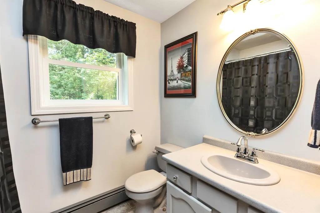 27 Thornton Road Londonderry NH 03053