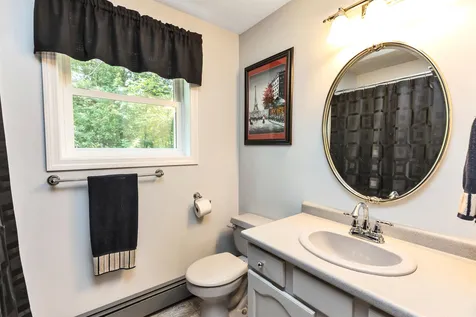 27 Thornton Road Londonderry NH 03053