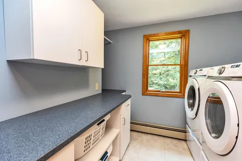 27 Thornton Road Londonderry NH 03053