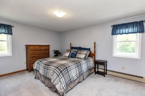 27 Thornton Road Londonderry NH 03053
