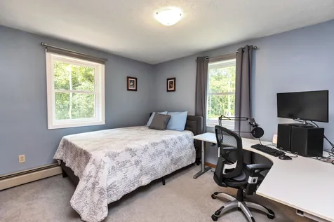 27 Thornton Road Londonderry NH 03053