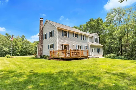 27 Thornton Road Londonderry NH 03053